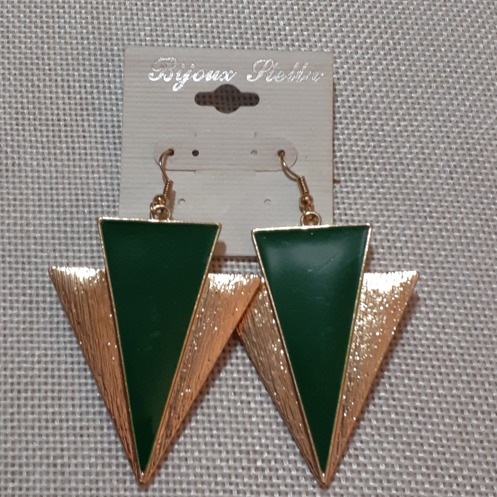Bijoux Stella Jewelry Goldtone/ Green Earrings.